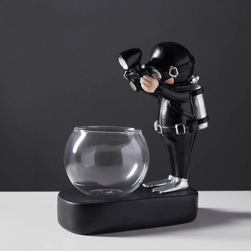 Space Astronaut Glass Vase: Creative Desktop Hydroponic Plant Pot - Image 6