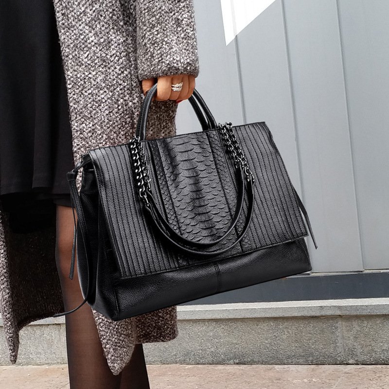 Korean Style Large Capacity Tote Bag: Trendy Casual Shoulder & Handbag - Image 3