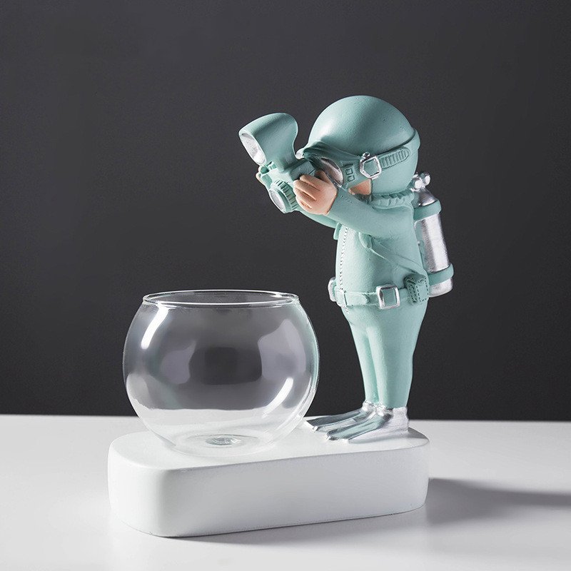 Space Astronaut Glass Vase: Creative Desktop Hydroponic Plant Pot - Image 3