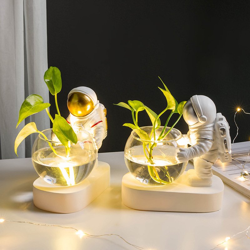 Space Astronaut Glass Vase: Creative Desktop Hydroponic Plant Pot