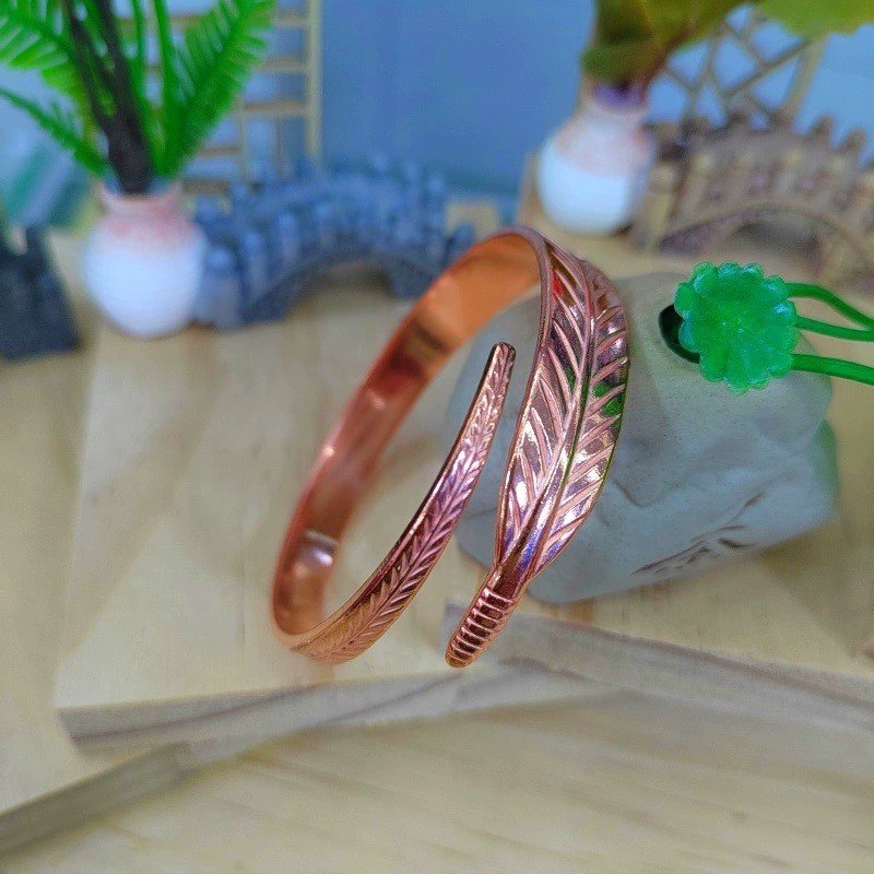 Retro Copper Leaf Pattern Bracelet | Vintage Style Unisex Bangle - Image 4